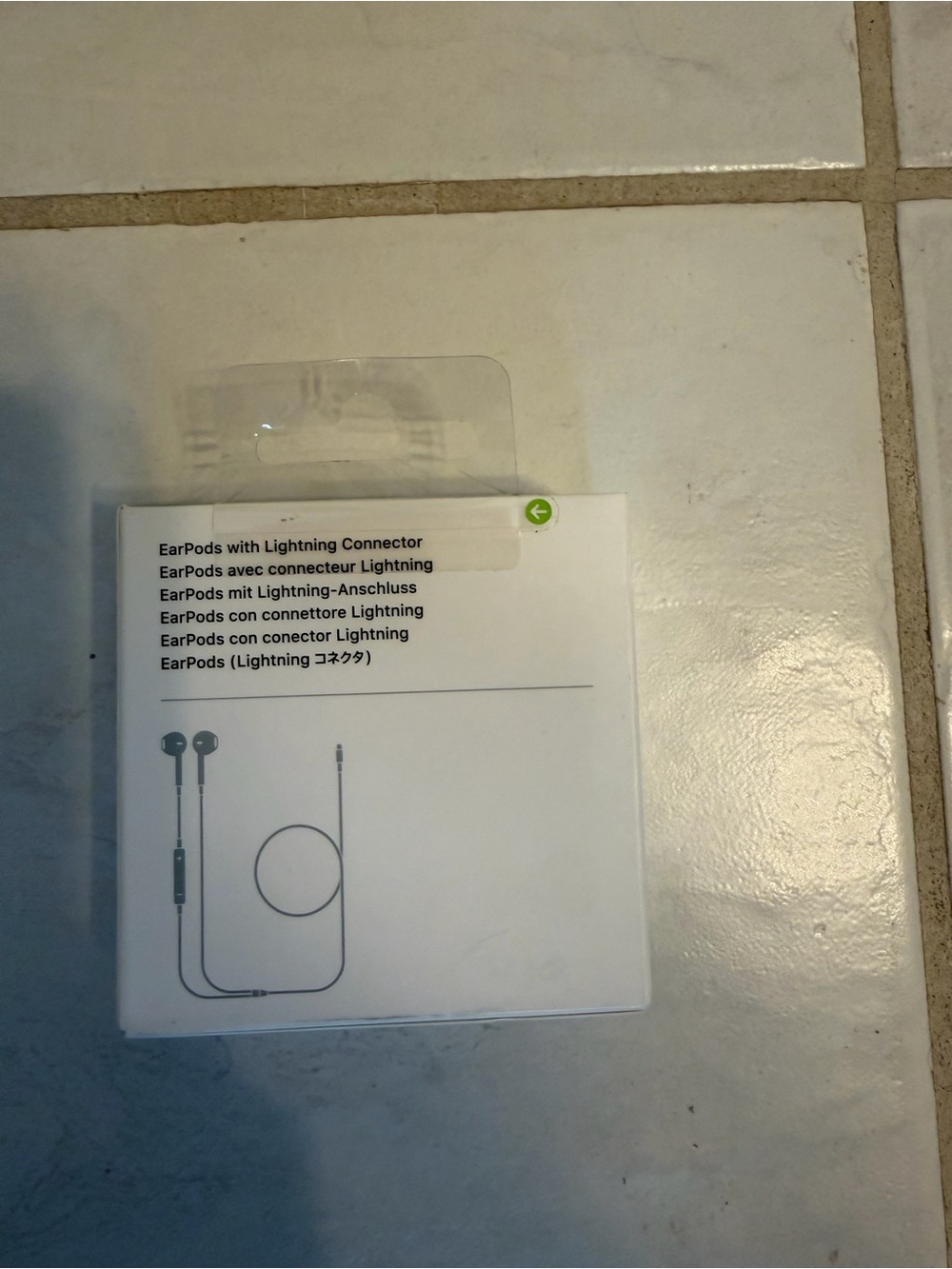 Apple White EarPods with Lightning Connector - Picture 2 of 2